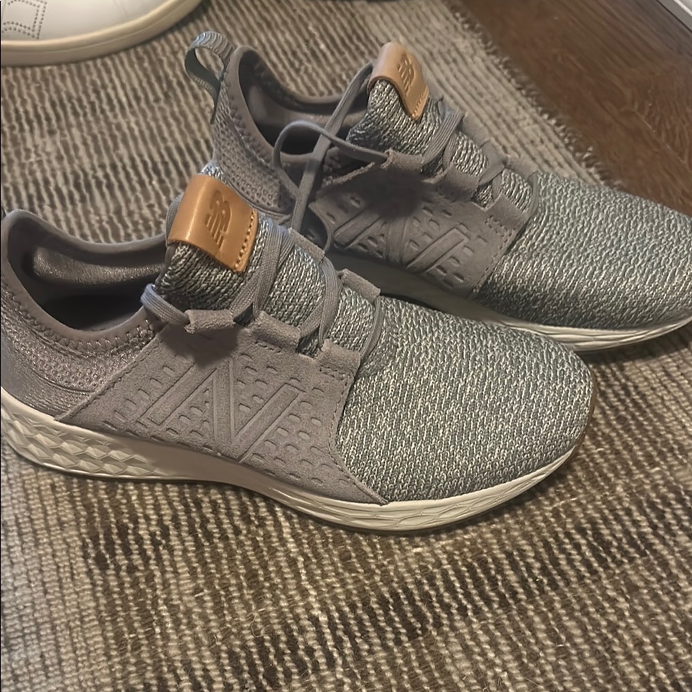 New Balance Gray Sneakers Soft Flexible Design - Picture 2 of 4